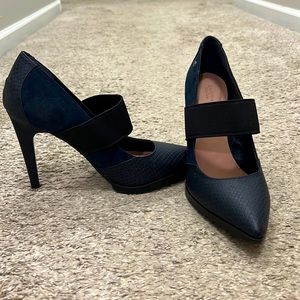 Simply Vera Navy Blue Snakeskin Pump